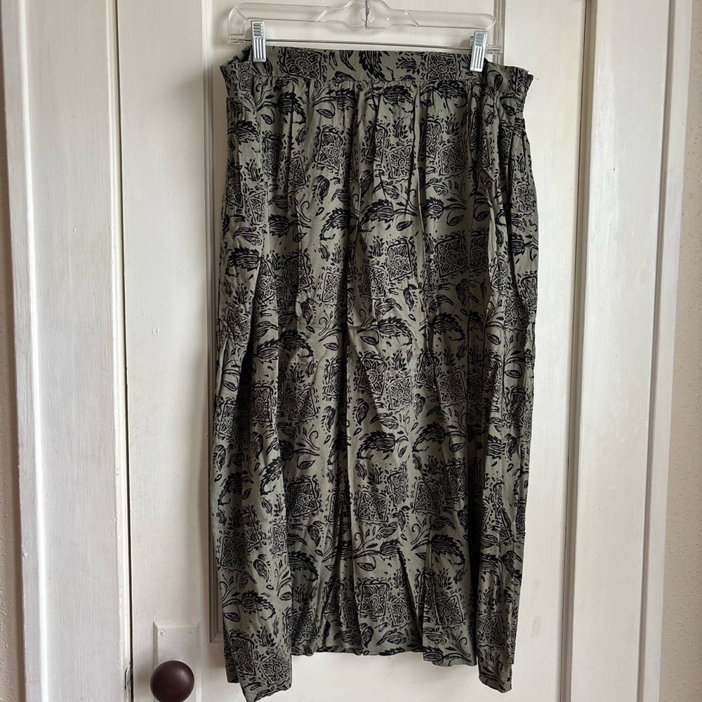 Worthington A-Line Skirt in Black and Gray Floral